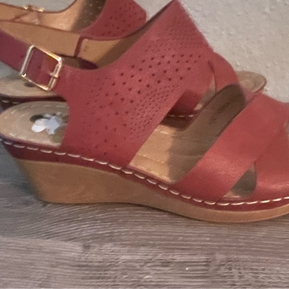 Red Sandals - Picture 2 of 4
